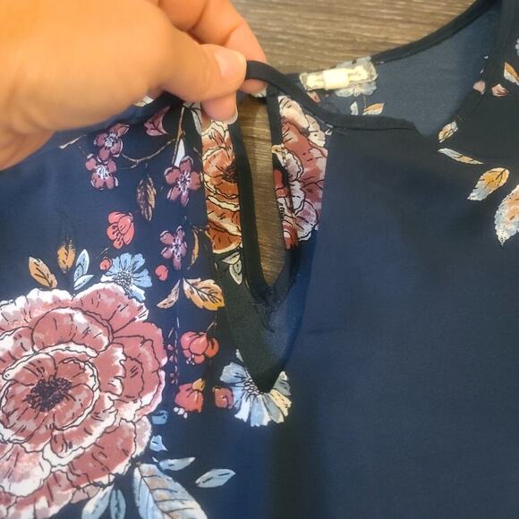 Eyeshadow Plus Size Lightweight Floral Open Shoulder Blouse - Picture 3 of 8